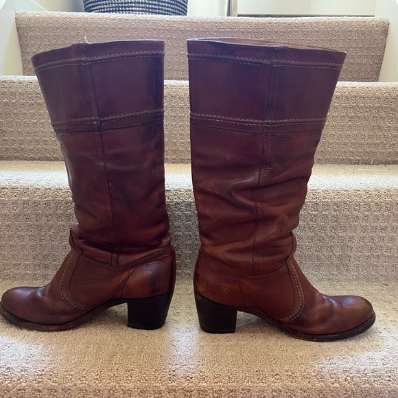Frye Jane brown boot. Lovingly worn and super comfortable. - Picture 3 of 6